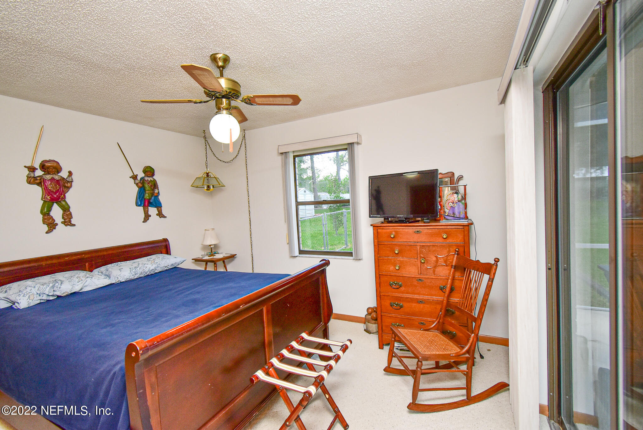 105 Tallow Road Pomona Park, FL 32181 - Photo 31 of 55 a living room with furniture and a flat screen tv