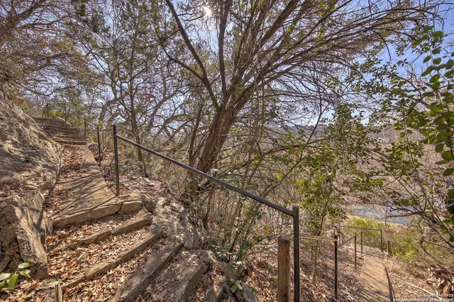 $449,000 | 205 Cedar Cliff Loop West, Hunt, TX 78024