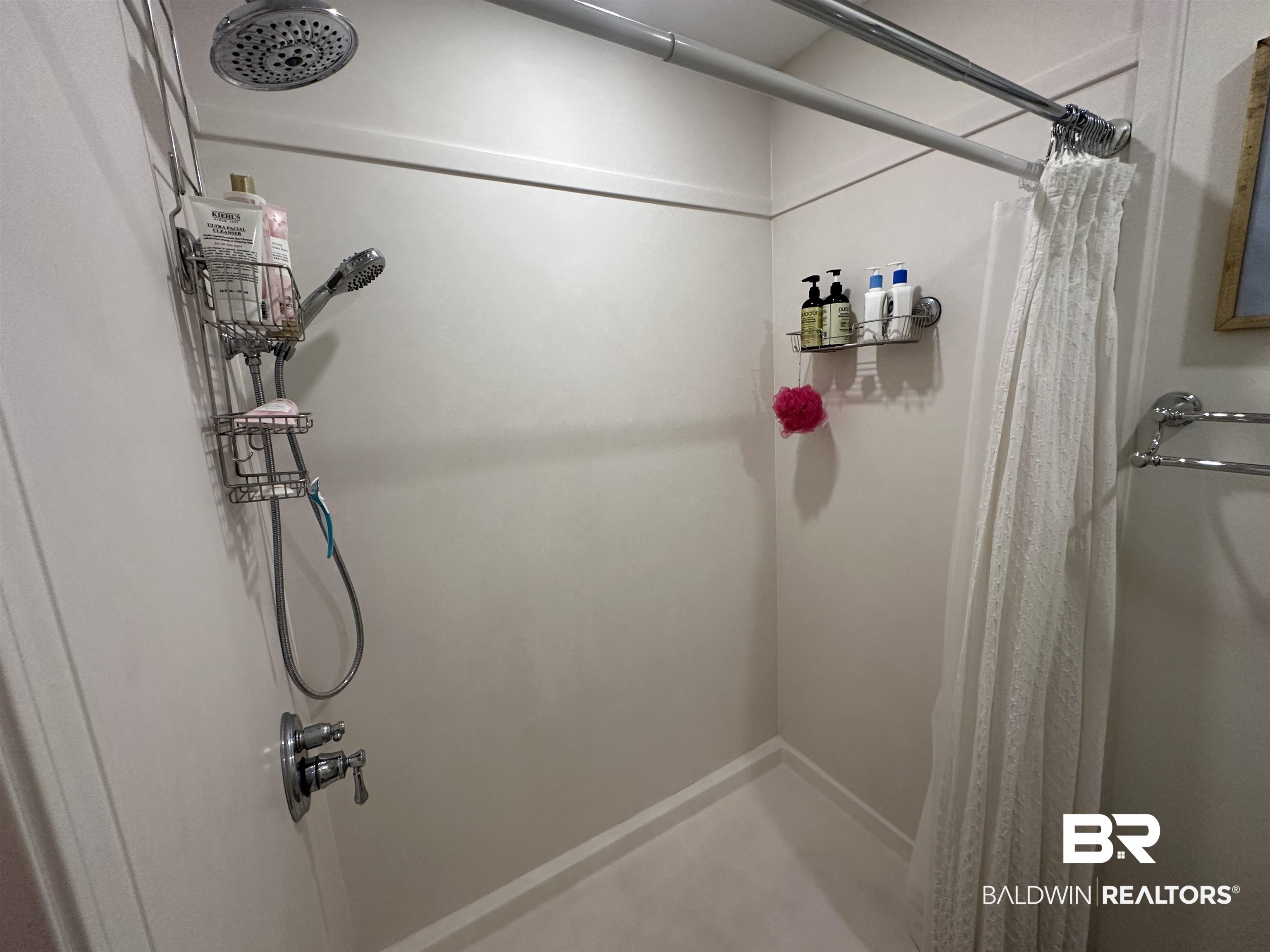 417 Patlynn Drive Fairhope, AL 36532 - Photo 17 of 29 Bathroom featuring a shower with shower curtain