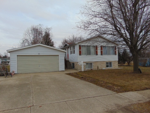 335 South Ithaca Street Ithaca, MI 48847 - Photo 2 of 28 1873017-1.JPG
