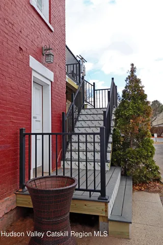 $1,950 | 340 Main Street, Saugerties, NY 12477