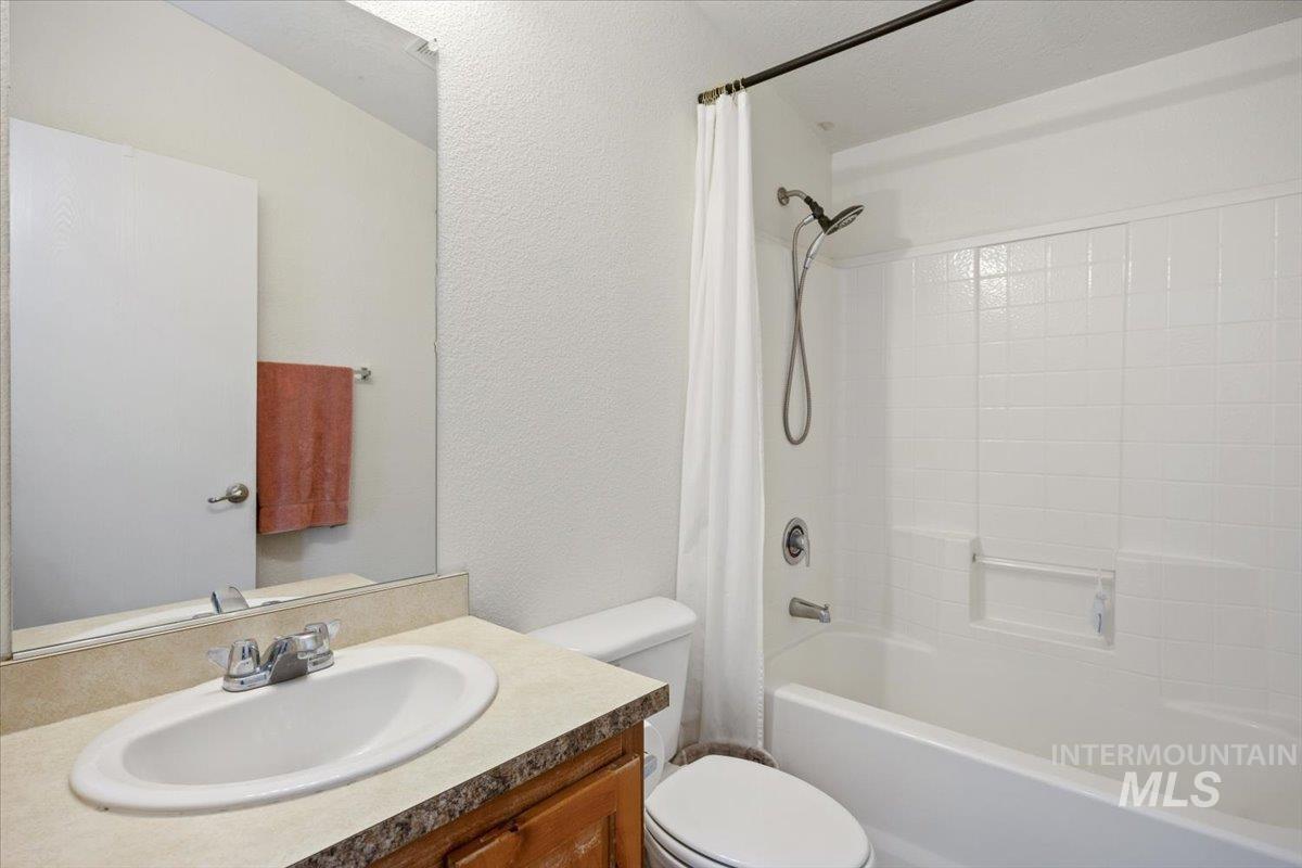 1014 S Highway Albion, ID 83311 - Photo 24 of 34 Full bath featuring shower / bath combination with curtain, vanity, and a textured wall