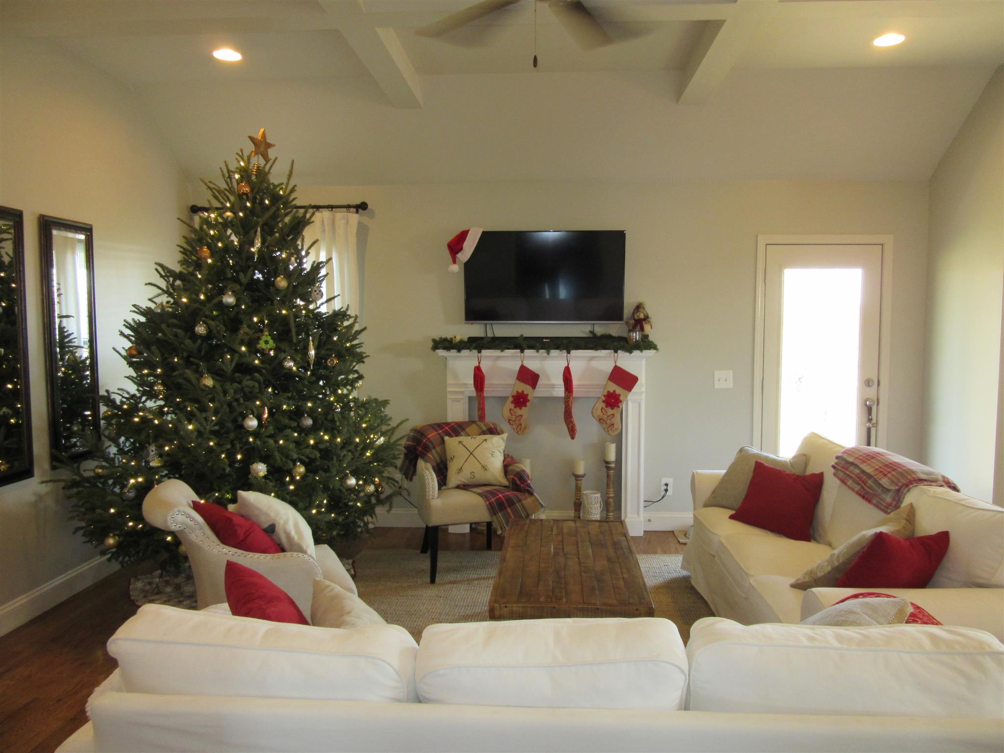 1791 Martins Chapel Church Road Springfield, TN 37172 - Photo 4 of 24 a living room with furniture and a flat screen tv