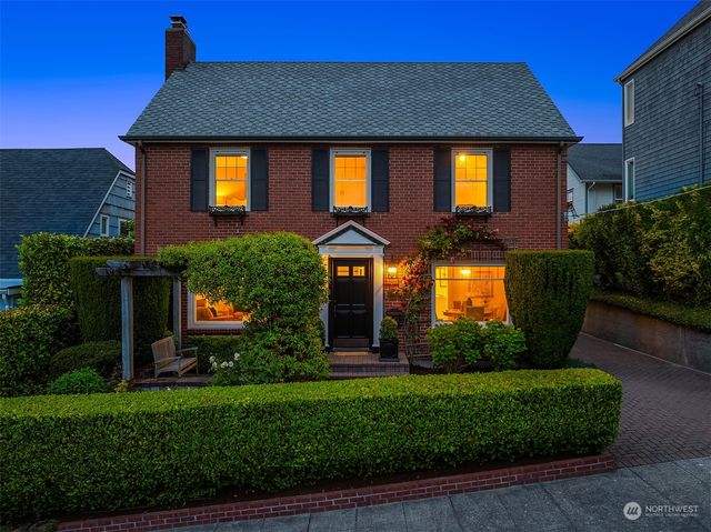 $1,800,000 | 2810 West Crockett Street, Seattle, WA 98199