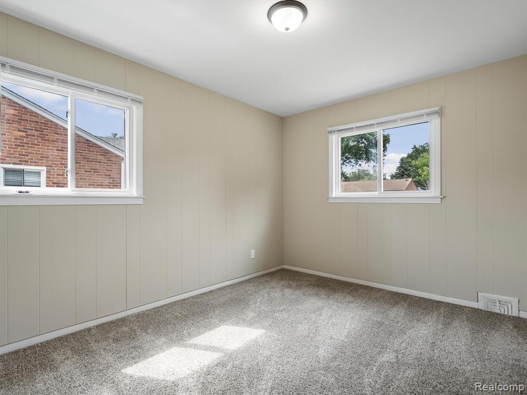 31553 Marblehead Road Farmington, MI 48336 - Photo 17 of 32