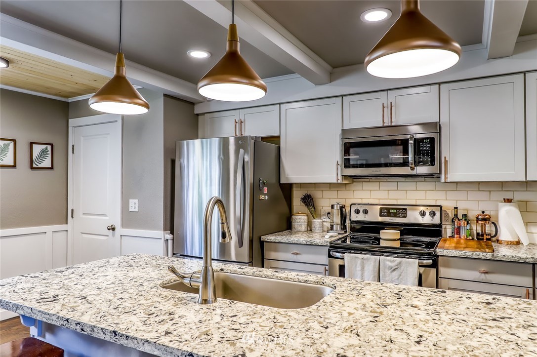 3720 Petersville Road Northeast Bremerton, WA 98310 - Photo 5 of 40 Gallery Image 5