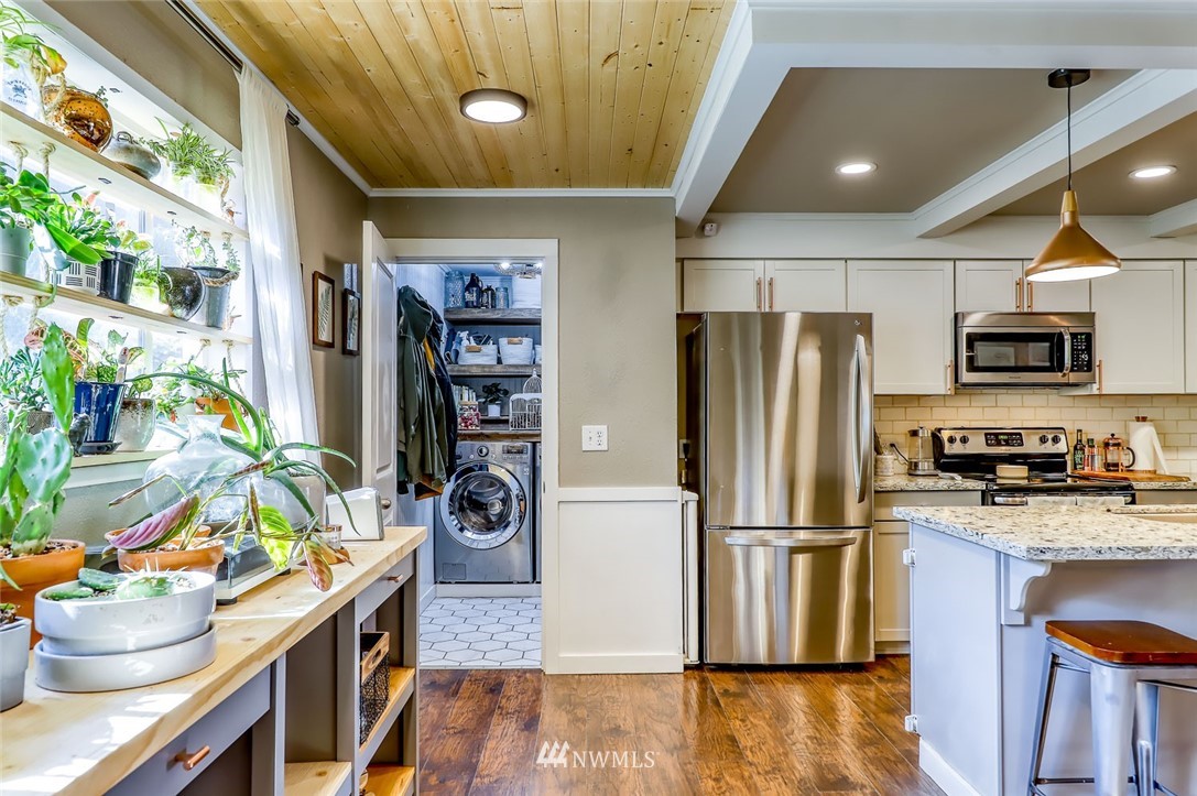 3720 Petersville Road Northeast Bremerton, WA 98310 - Photo 7 of 40 Gallery Image 7
