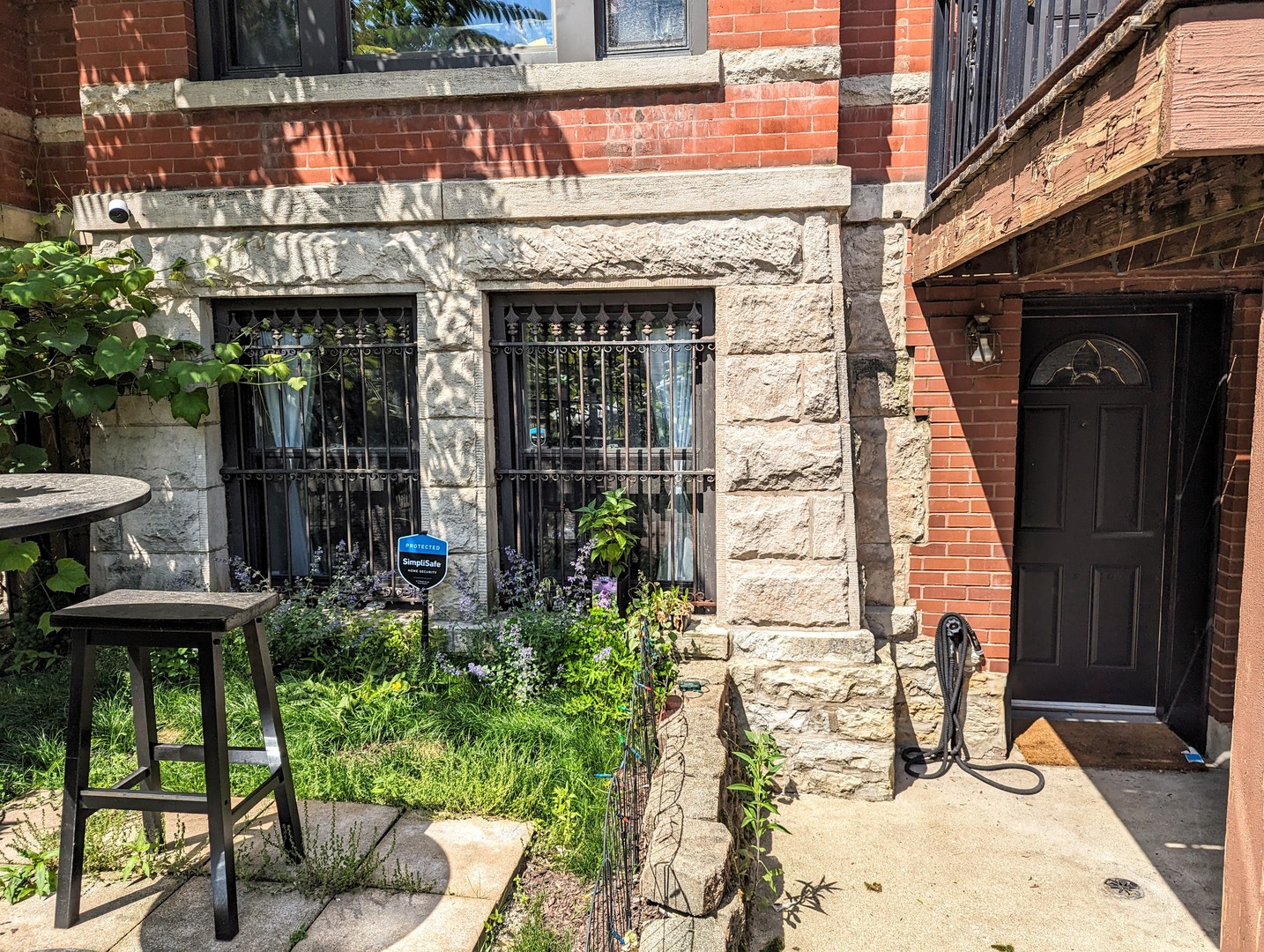 724 South Oakley Boulevard, Unit 1 Chicago, IL 60612 - Photo 1 of 22 a front view of a building with outdoor seating