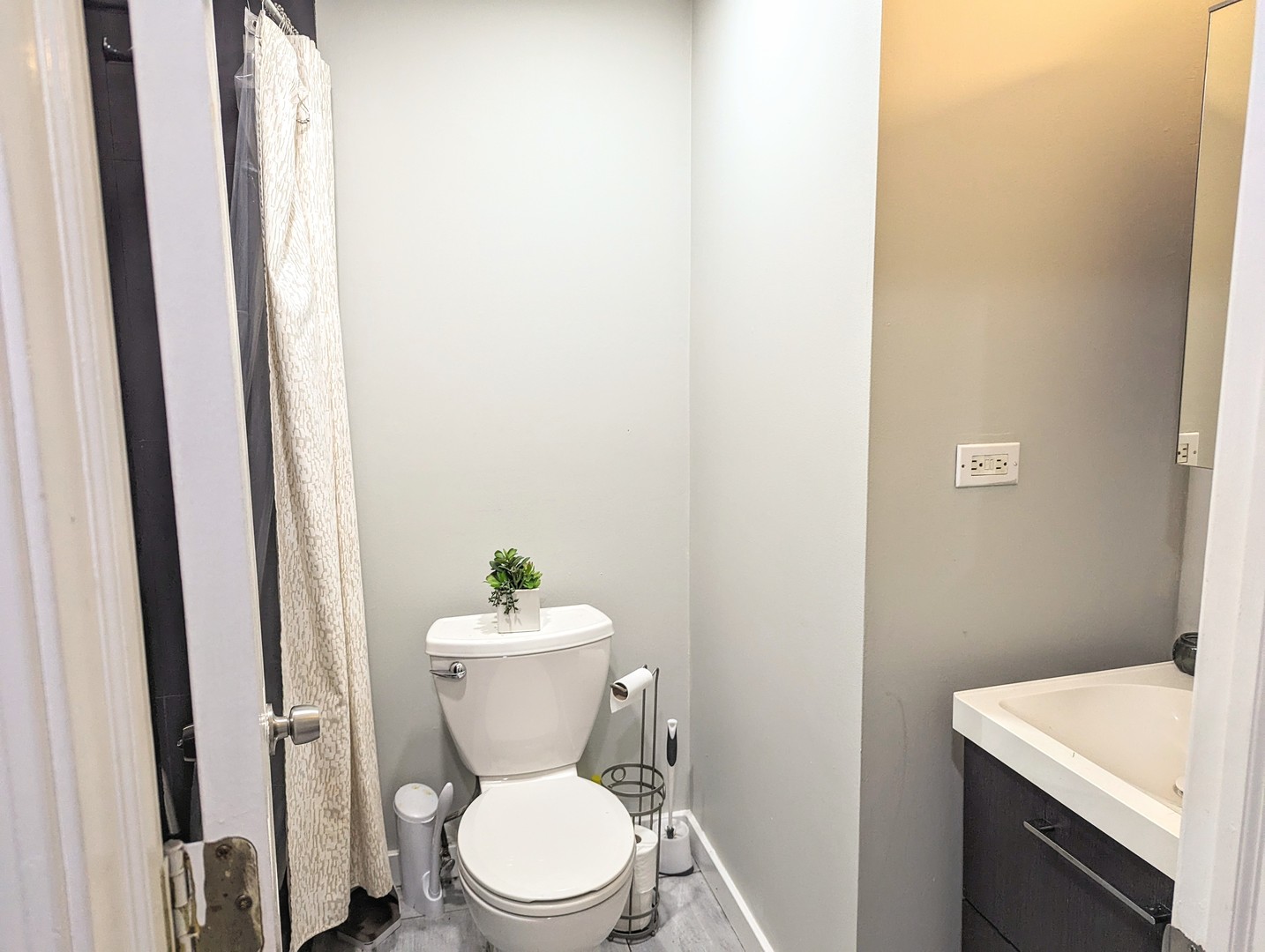 724 South Oakley Boulevard, Unit 1 Chicago, IL 60612 - Photo 11 of 22 a white toilet sitting next to a bathroom sink