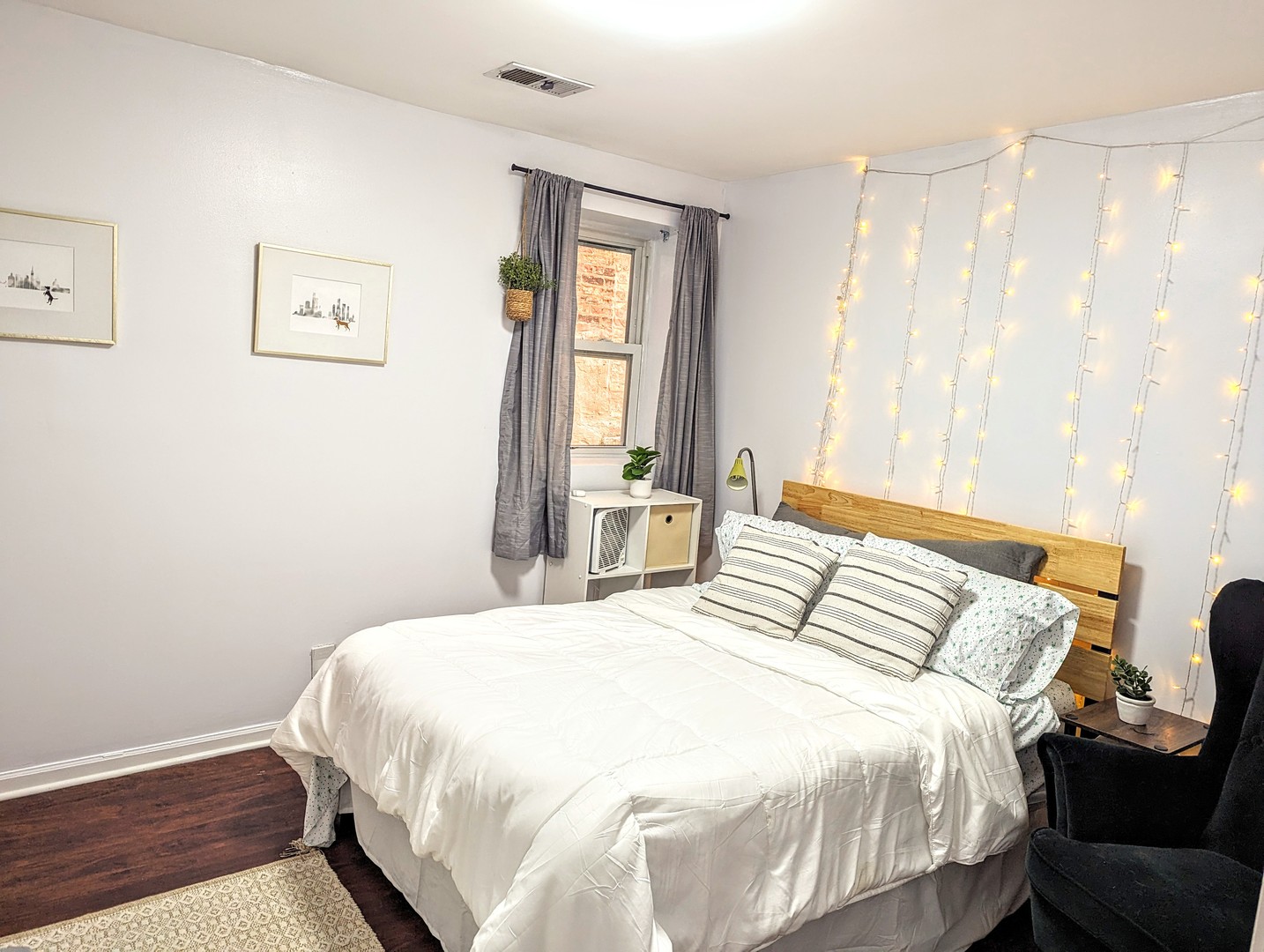 724 South Oakley Boulevard, Unit 1 Chicago, IL 60612 - Photo 12 of 22 a bedroom with a bed and a window