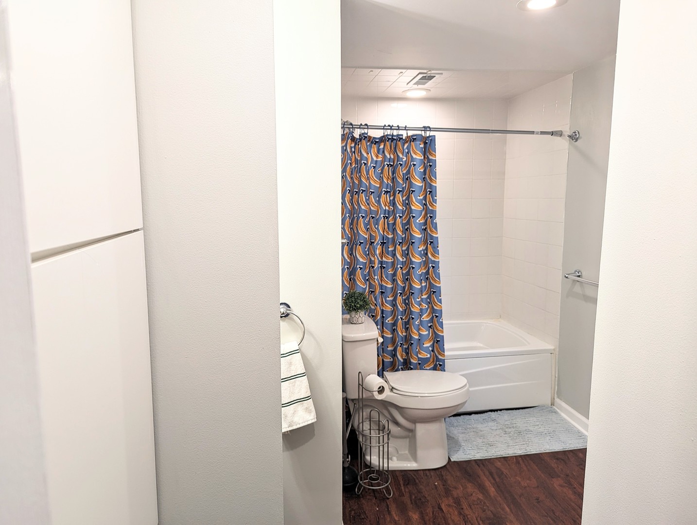 724 South Oakley Boulevard, Unit 1 Chicago, IL 60612 - Photo 15 of 22 a bathroom with a toilet and a shower curtain