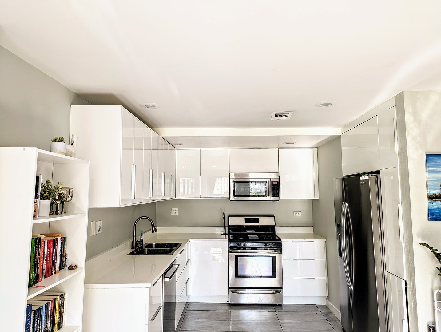 724 South Oakley Boulevard, Unit 1 Chicago, IL 60612 - Photo 4 of 22 a kitchen with a refrigerator a stove a sink cabinets and a counter space