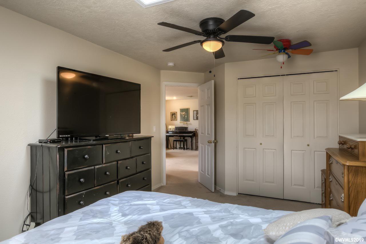 1621 Southwest Filbert Lane Dallas, OR 97338 - Photo 25 of 34 Gallery Image 25