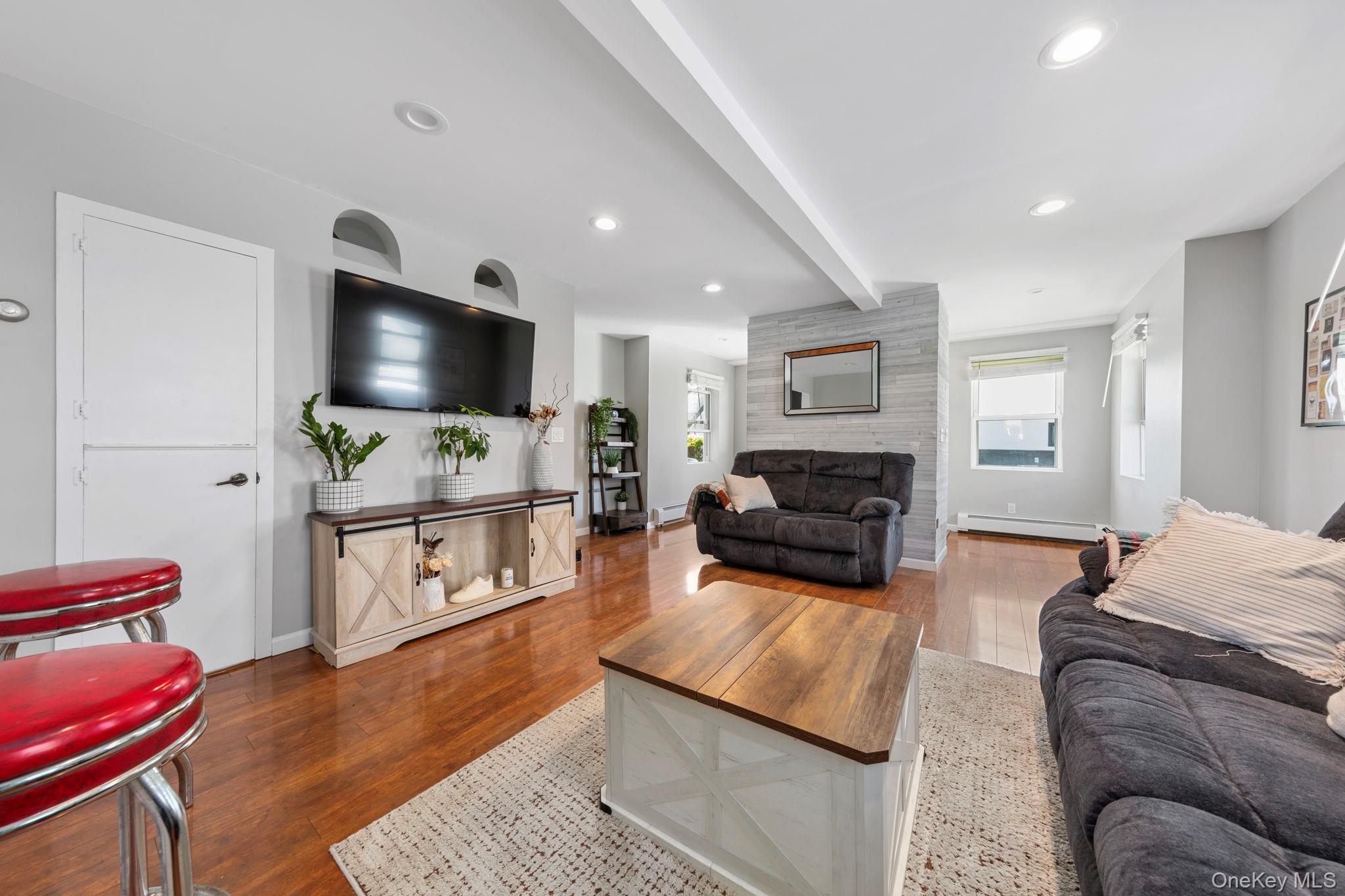 102 Clubhouse Road Bellmore, NY 11710 - Photo 5 of 23