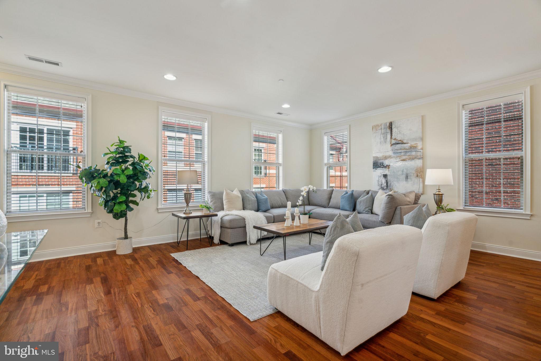 202 Commodore Court Philadelphia, PA 19146 - Photo 4 of 74