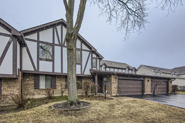 $229,500 | 372 Springlake Lane, Unit C, Aurora, IL 60504