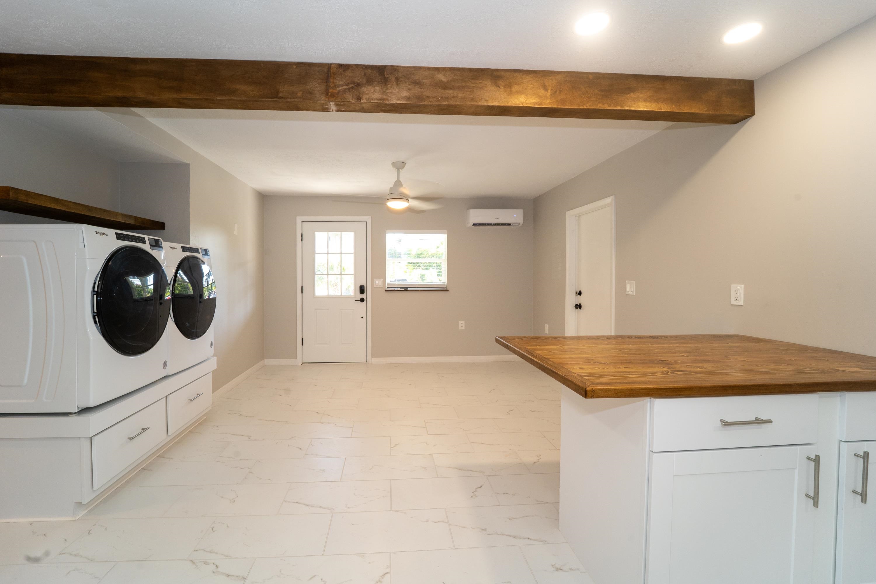 5455 Pelican Way, Unit B St. Augustine, FL 32080 - Photo 24 of 27 a bathroom with a sink and a mirror