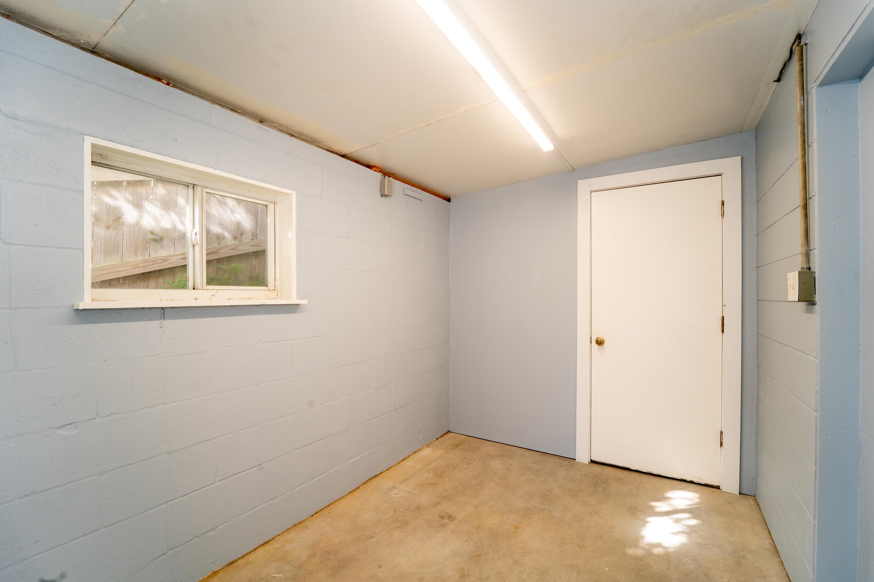 5455 Pelican Way, Unit B St. Augustine, FL 32080 - Photo 25 of 27 a view of an empty room with a window