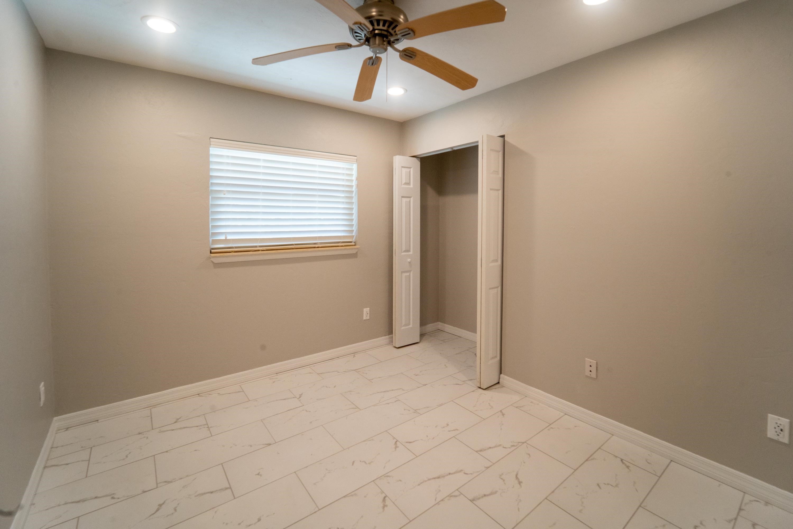 5455 Pelican Way, Unit B St. Augustine, FL 32080 - Photo 10 of 27 an empty room with fan and windows