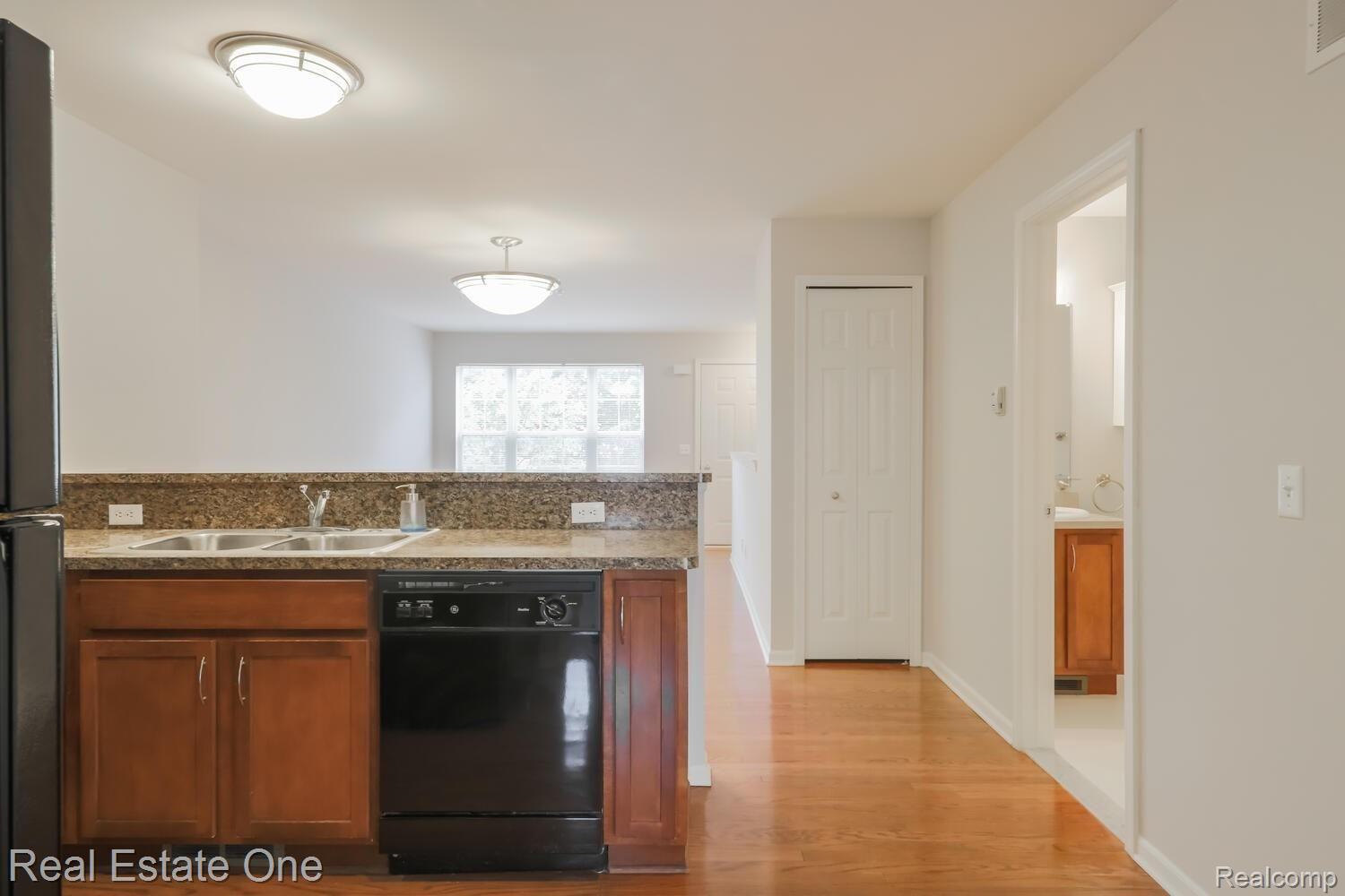 1099 Beaver Run, Unit 76 Troy, MI 48083 - Photo 10 of 28 10-BeaverRun.jpg