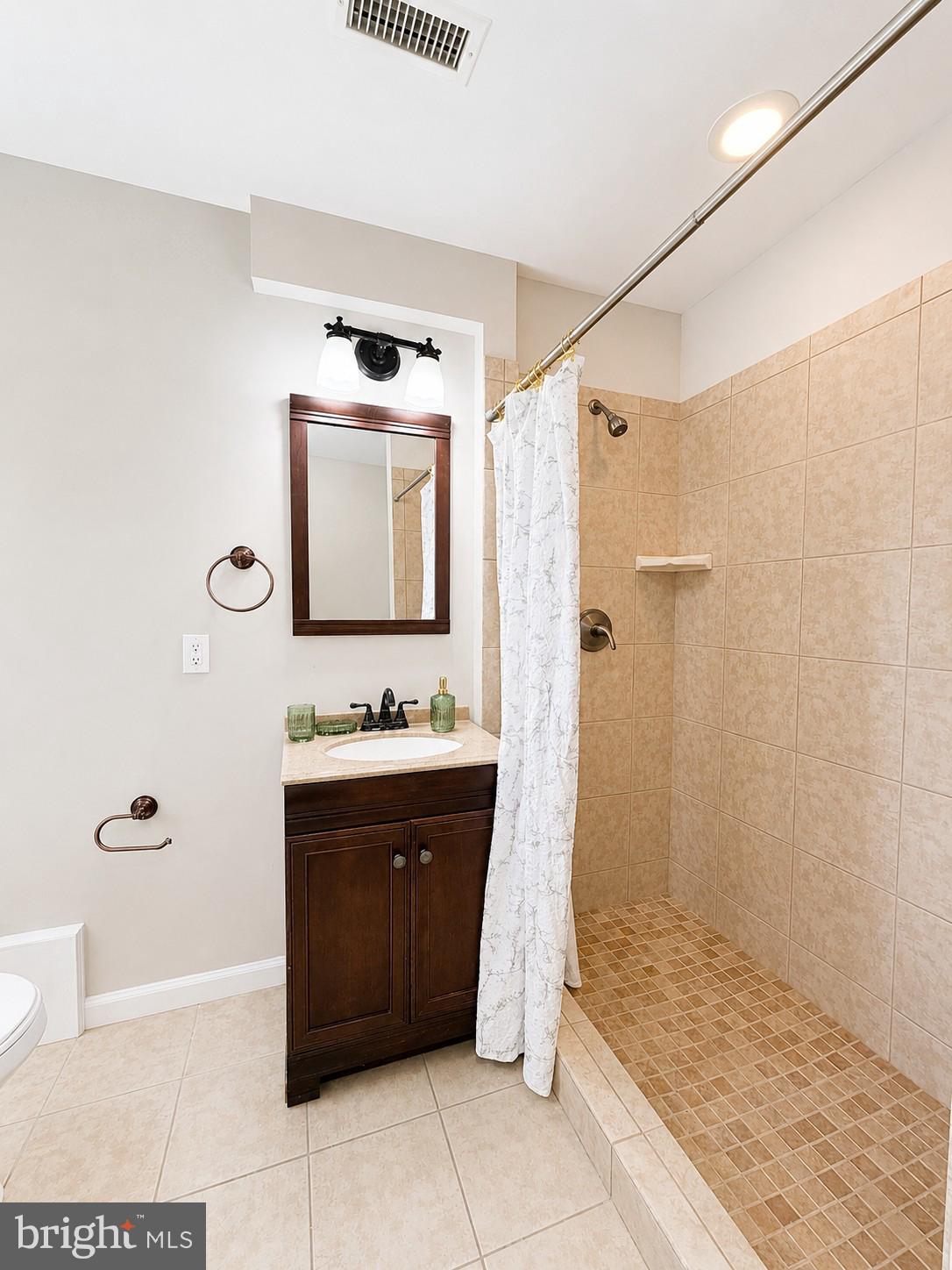 32 Great Oak Road Levittown, PA 19057 - Photo 11 of 27
