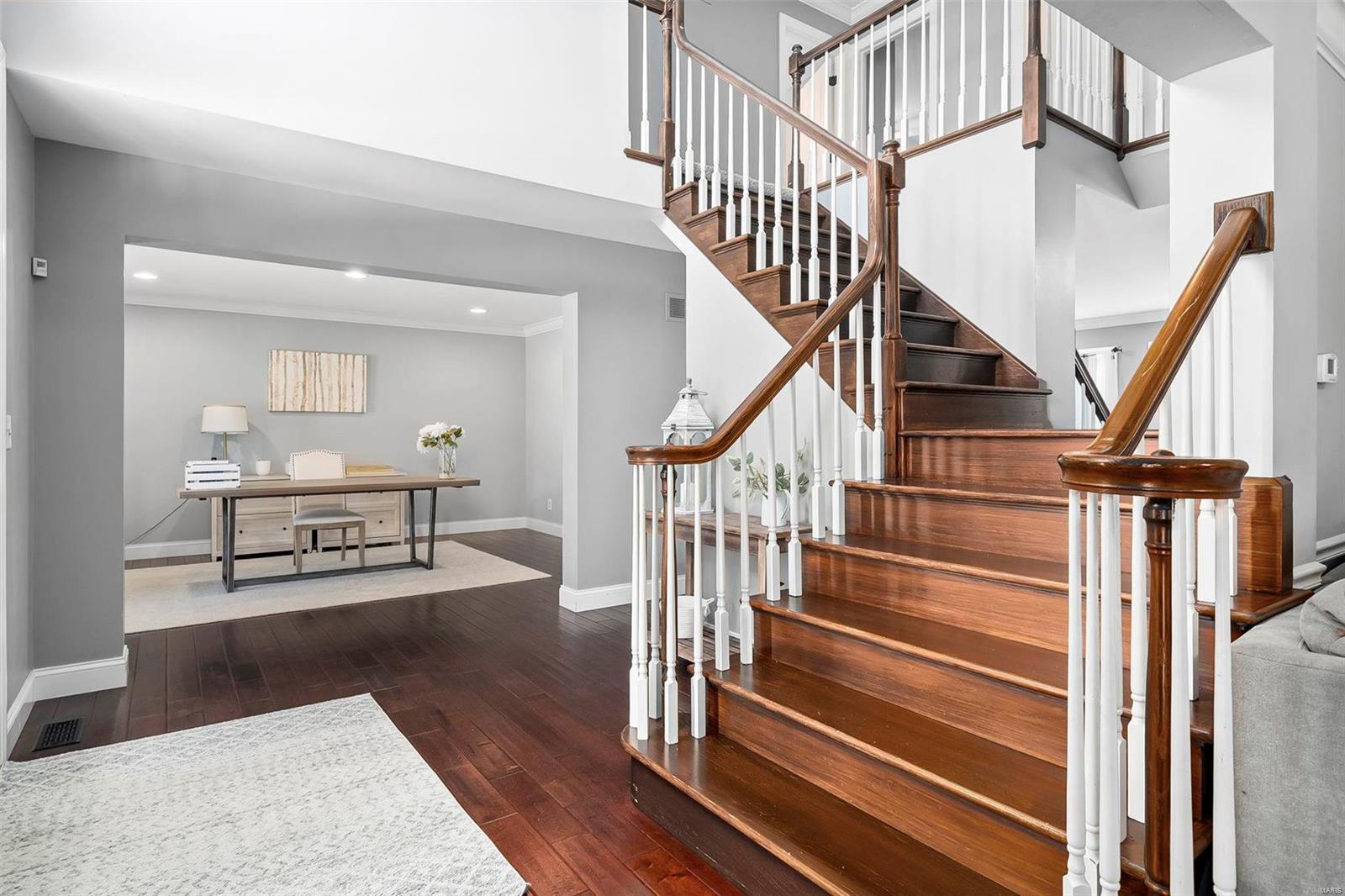 12554 Sunset Drive St. Louis, MO 63128 - Photo 3 of 46