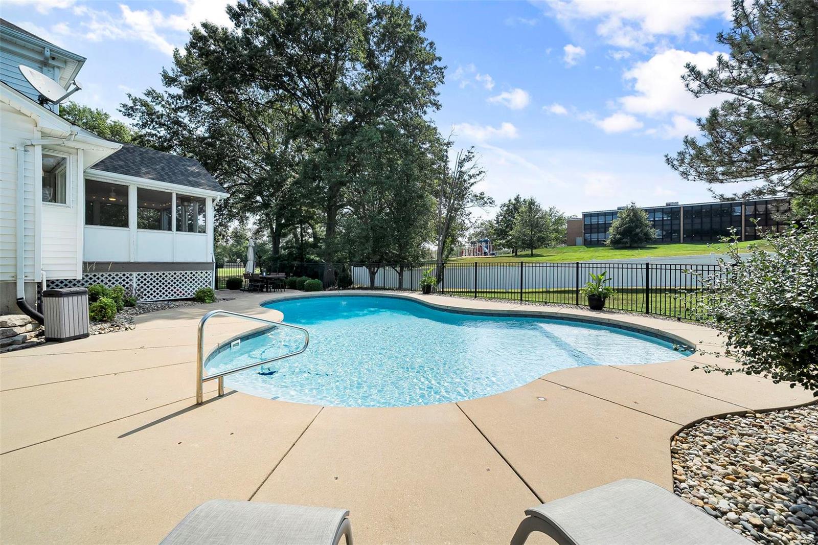 12554 Sunset Drive St. Louis, MO 63128 - Photo 36 of 46