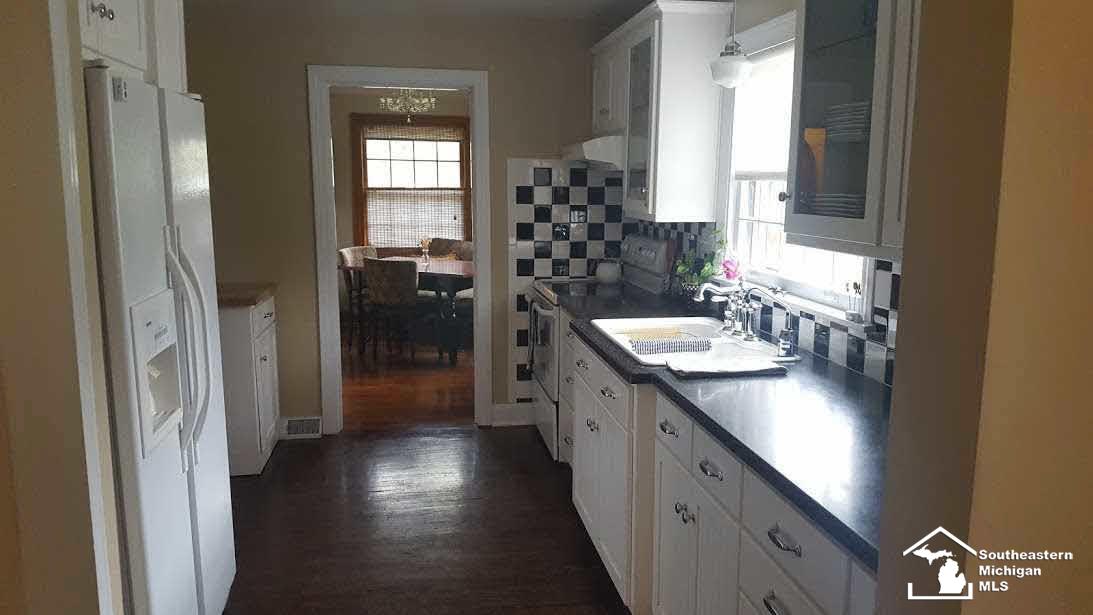 8341 Secor Road Lambertville, MI 48144 - Photo 8 of 11