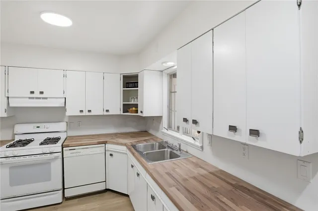 $279,900 | 119 Oakridge Drive, Irondequoit, NY 14617