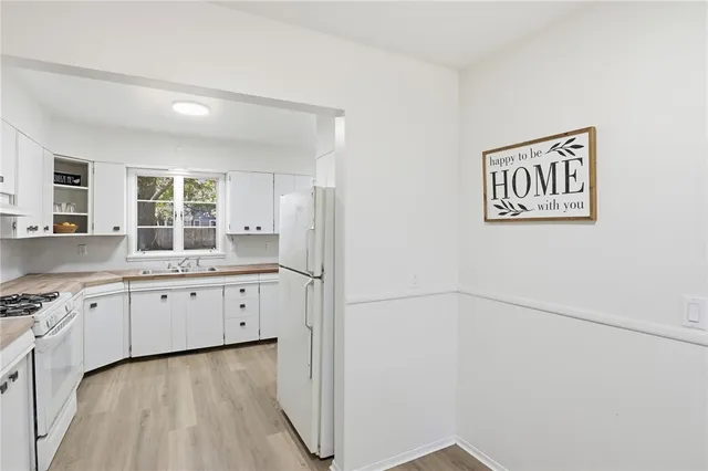 $279,900 | 119 Oakridge Drive, Irondequoit, NY 14617