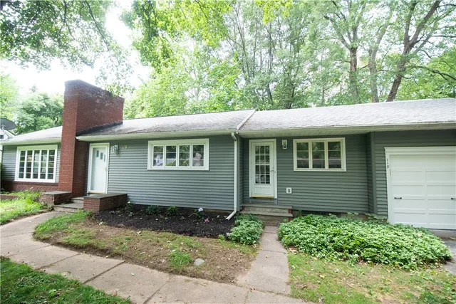 $279,900 | 119 Oakridge Drive, Irondequoit, NY 14617