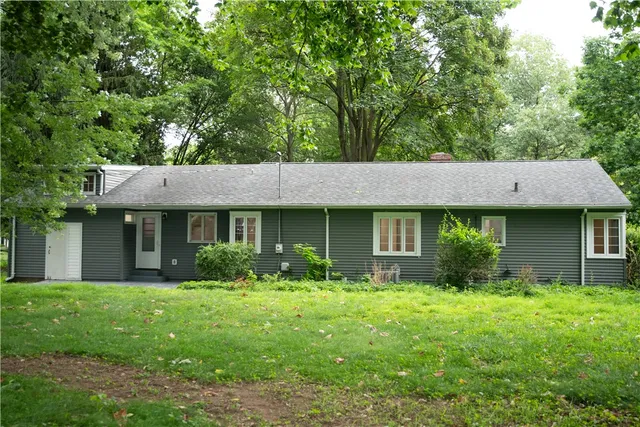 $279,900 | 119 Oakridge Drive, Irondequoit, NY 14617