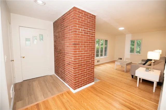 $279,900 | 119 Oakridge Drive, Irondequoit, NY 14617