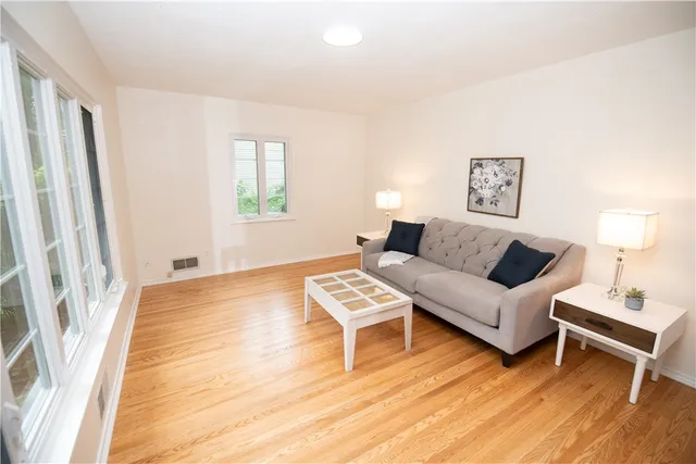 $279,900 | 119 Oakridge Drive, Irondequoit, NY 14617