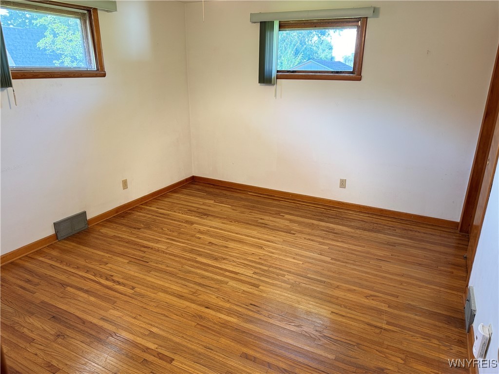 1050 96th Street Niagara Falls, NY 14304 - Photo 11 of 23