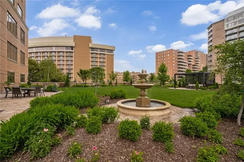 $695,000 | 400 West 49th Terrace, Unit 2032, Kansas City, MO 64112