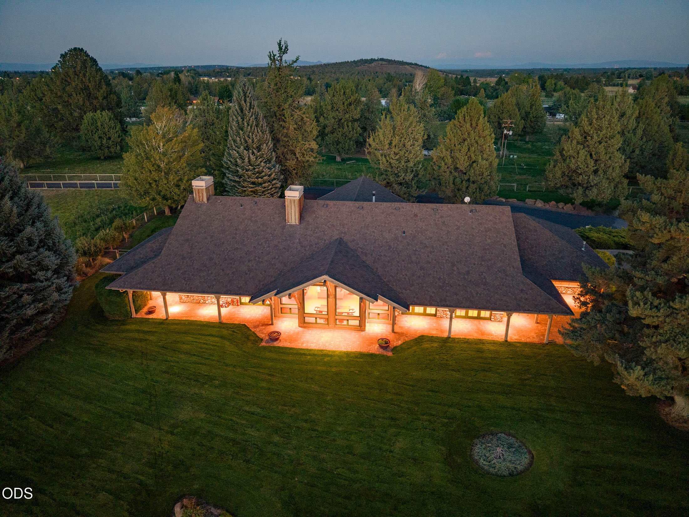 18975 Pinehurst Road Bend, OR 97703 - Photo 3 of 80 Gallery Image 3