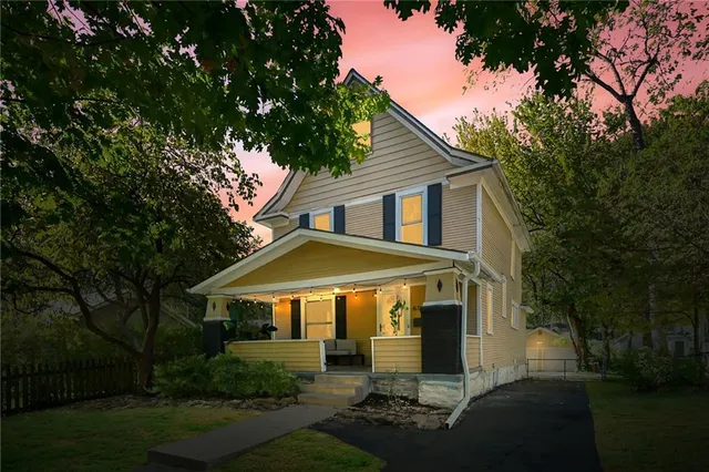 $325,000 | 6030 Cherry Street, Kansas City, MO 64110