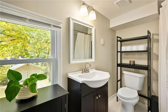 $325,000 | 6030 Cherry Street, Kansas City, MO 64110