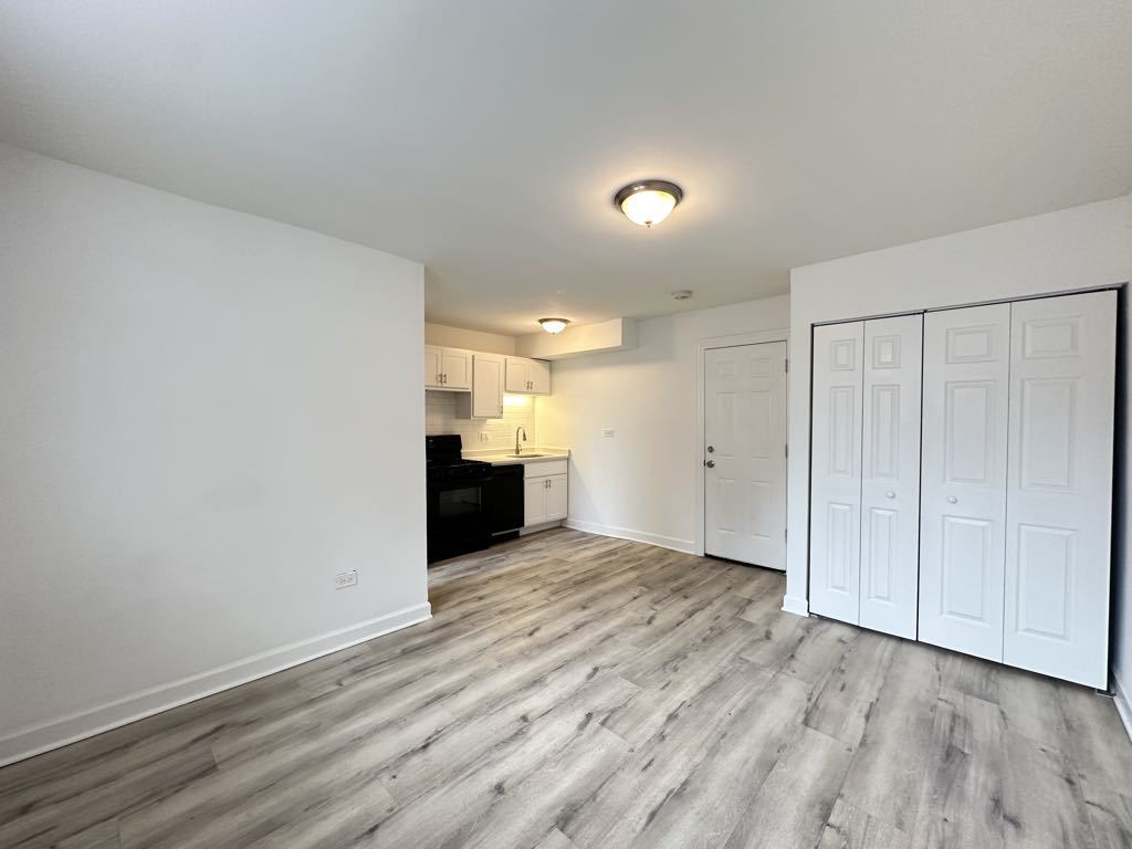 5710 North Winthrop Avenue, Unit 113 Chicago, IL 60660 - Photo 10 of 20 a view of an empty room with wooden floor
