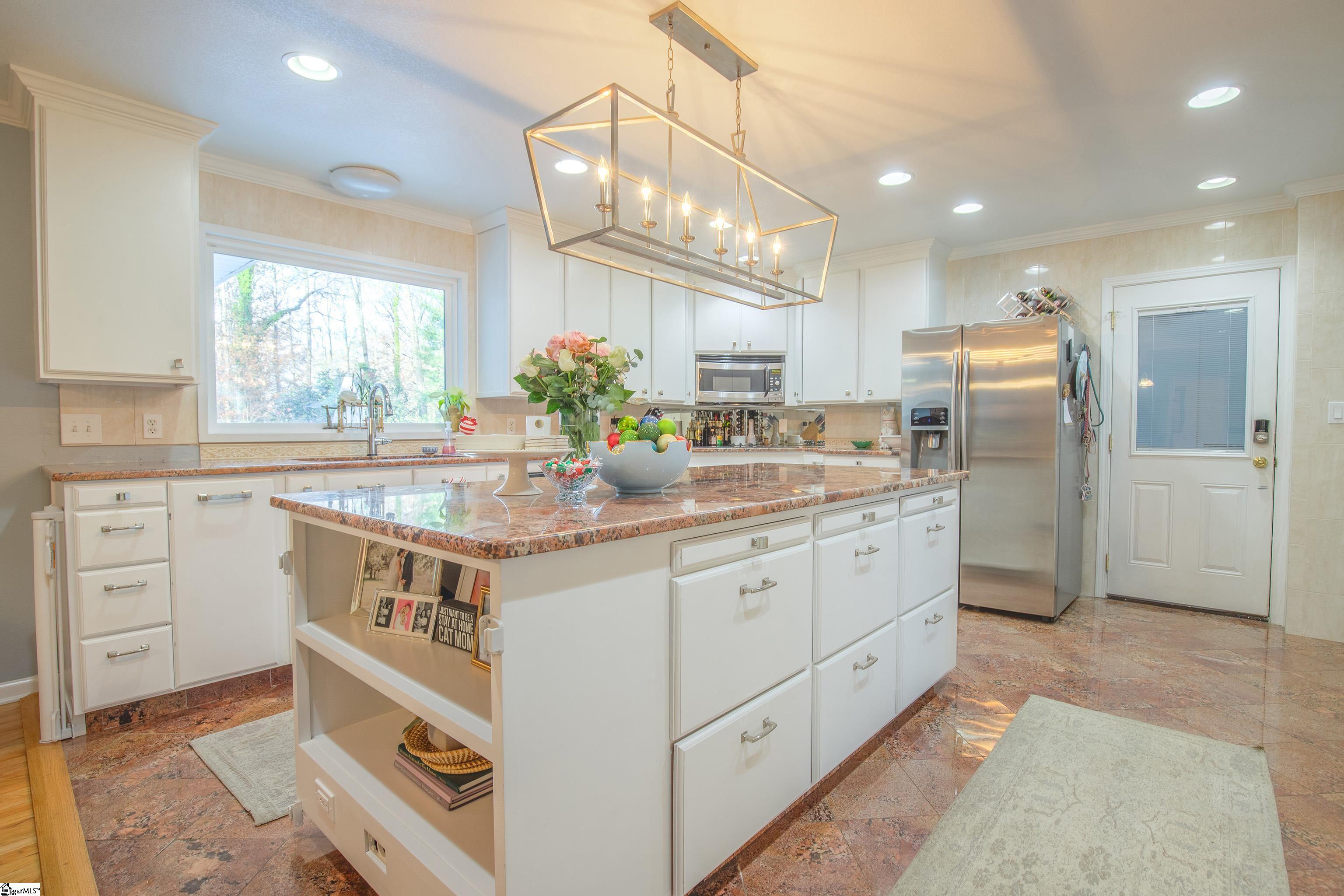 11 Botany Road Greenville, SC 29615 - Photo 12 of 36 Gallery Image 12