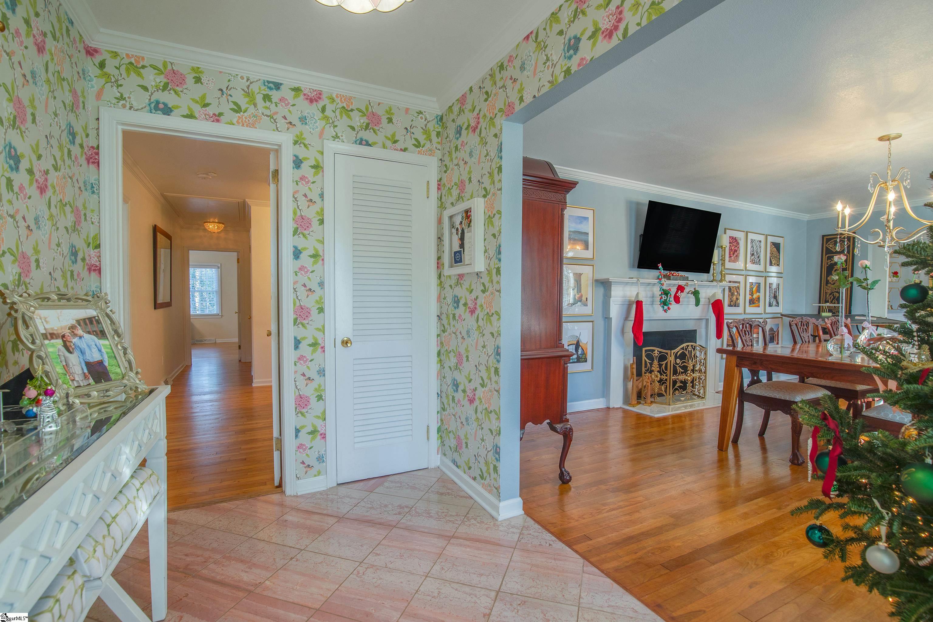 11 Botany Road Greenville, SC 29615 - Photo 6 of 36 Gallery Image 6