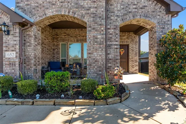 a picture of a bench in room