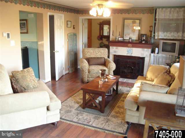 4465 Lee Road Hanover, PA 17331 - Photo 3 of 24 Gallery Image 3