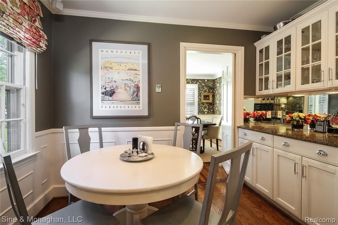 800 Washington Road Grosse Pointe, MI 48230 - Photo 13 of 43 013-Breakfast_Nook-4214096-medium.jpg