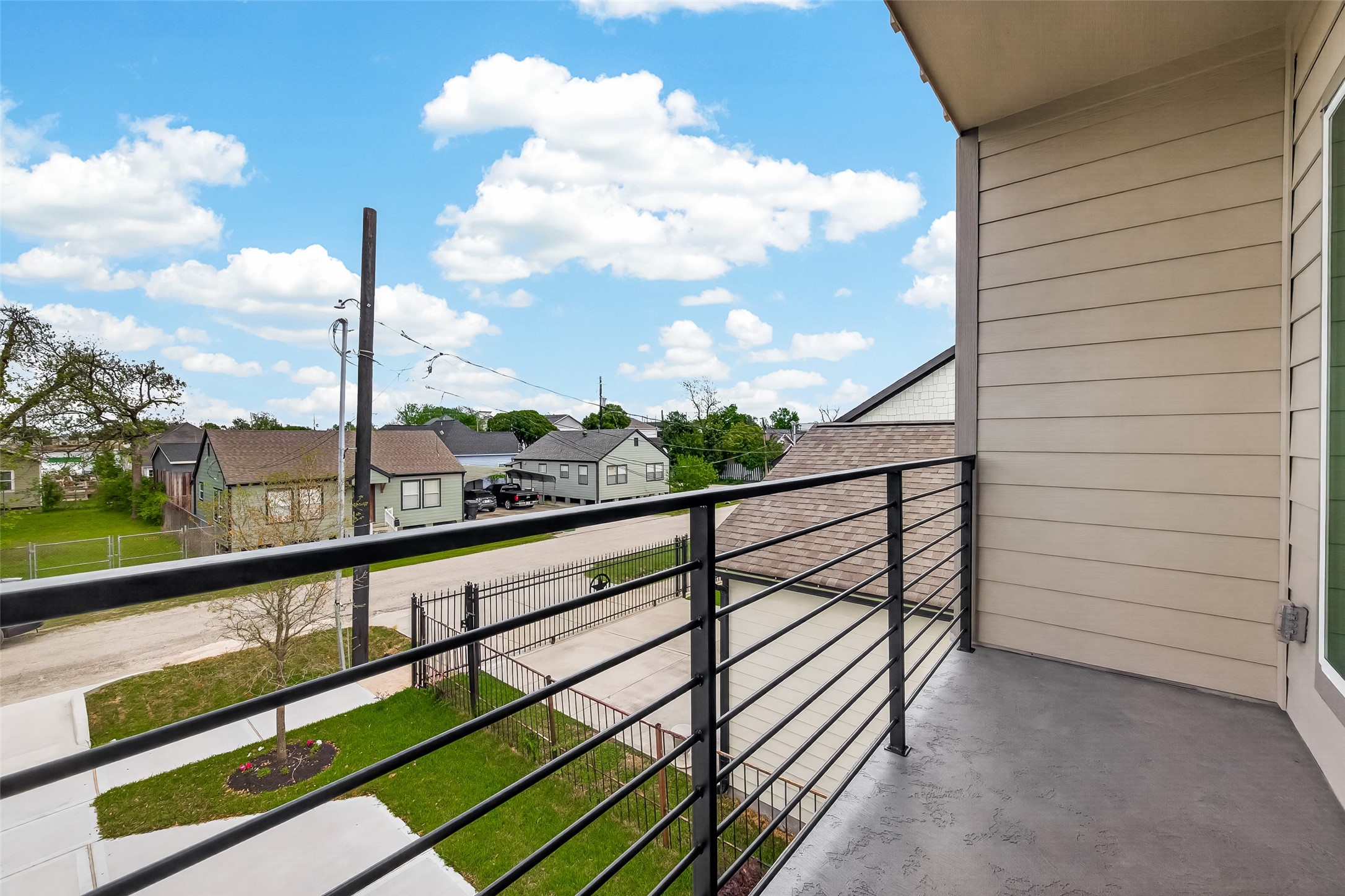 3514 Runnels Street, Unit B Houston, TX 77003 - Photo 15 of 39 Private balcony from the primary suite overlooks the landscaped front yard.
