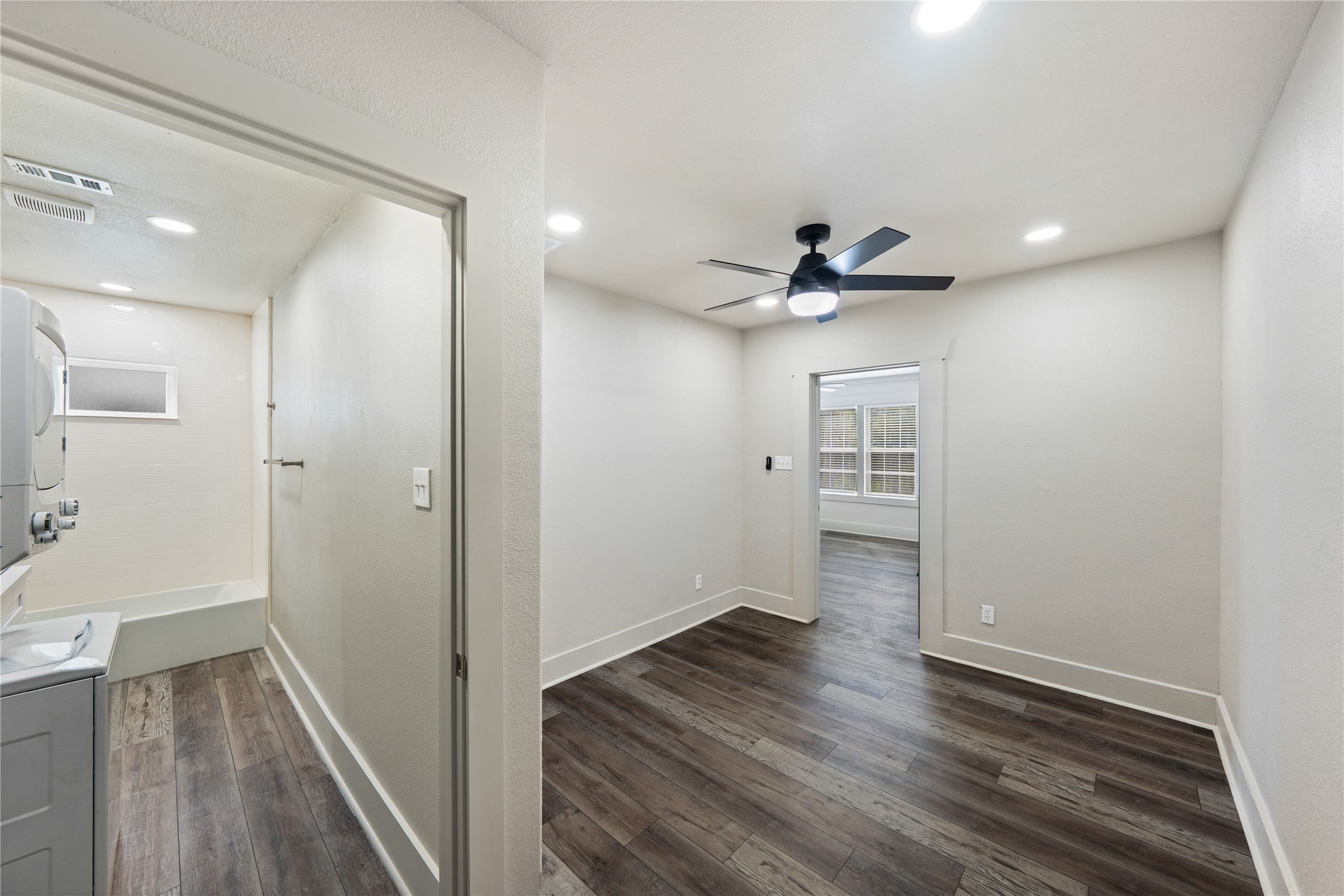 211 North Milby Street, Unit 4 Houston, TX 77003 - Photo 10 of 16 Bathroom & Bedroom