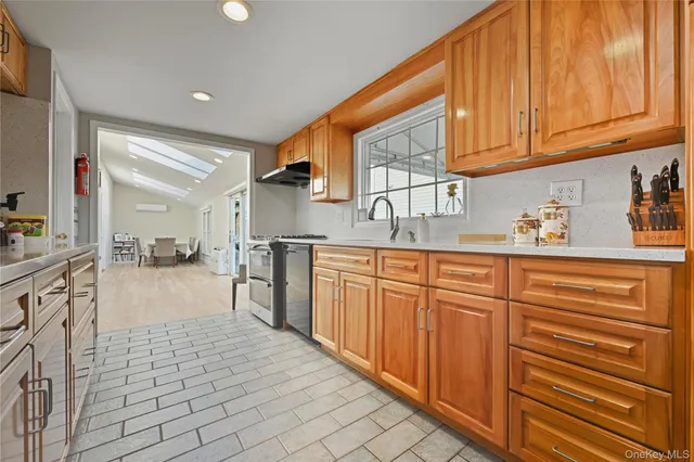 $1,200,000 | 8 Burton Avenue, Woodmere, NY 11598