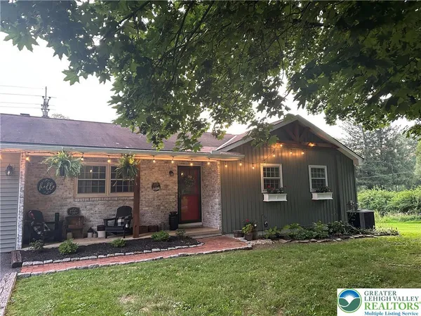 a view of a back yard of the house