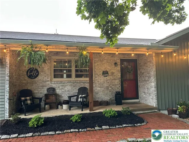 a front view of house with yard